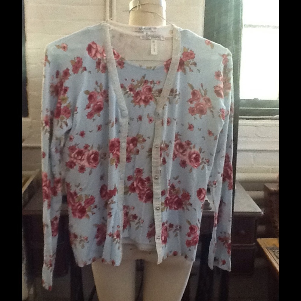 Sweet twin set, XL , beaded detailing, snap front.